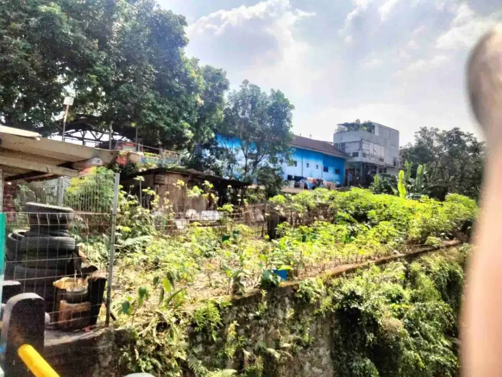 Tanah kosong di jalan raya,  Strategis cocok untuk Coffee/lestoran dan kantor