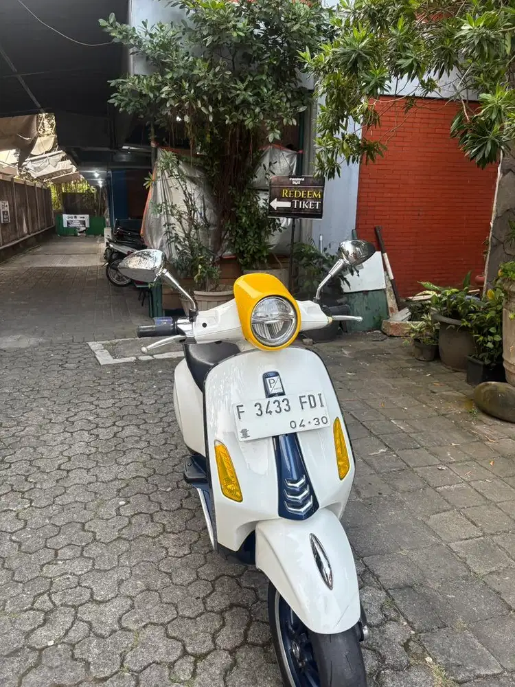 VESPA PIAGGIO PRIMAVERA YAHCT CLUB 150 TAHUN 2018