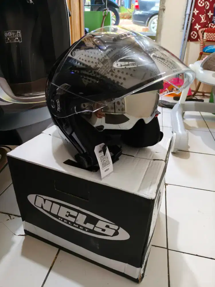 dijual Helm Baru NIELS AZURA HITAM GLOSSY DOUBLE VISOR KACAMATA SILVER
