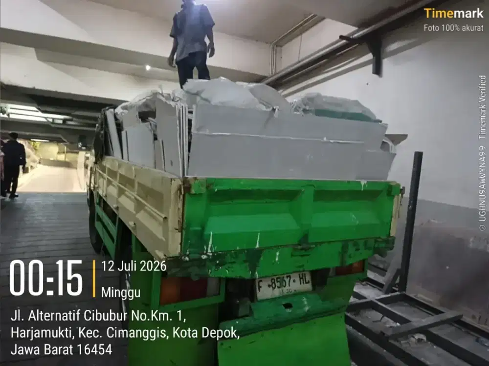 Buang puing dan angkut sampah