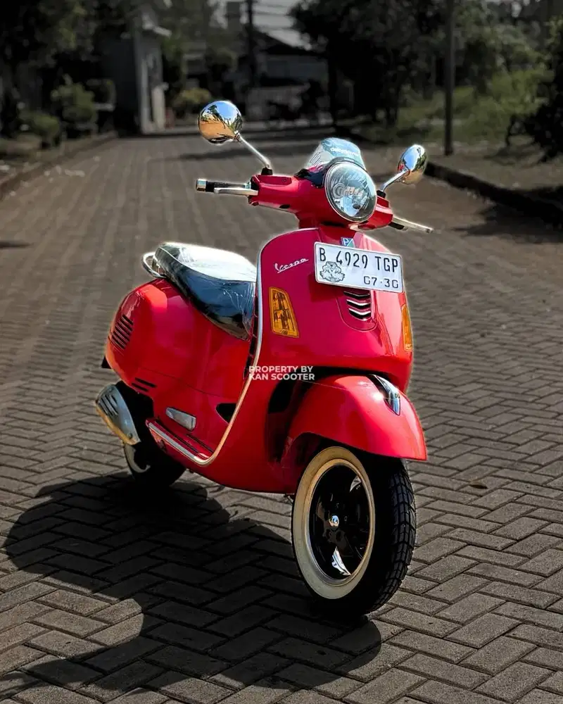 JUAL MURAH VESPA GTS 150 3V 2014 MULUS