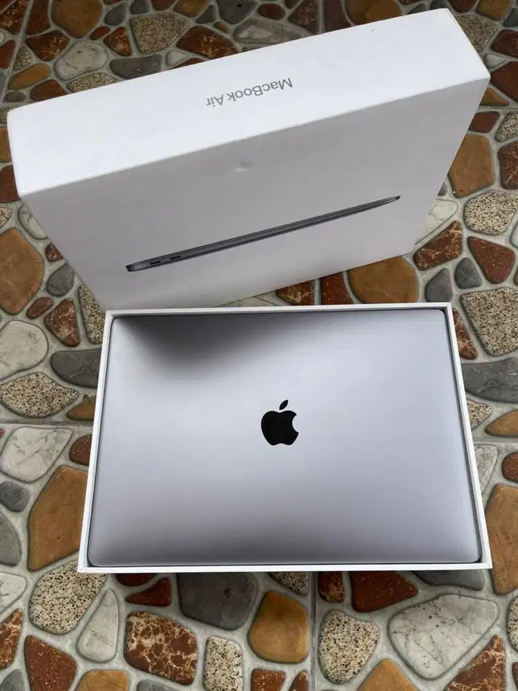 Macbook Air 2020 13inch 8/256 Ex iBox Fullset Original Mulus terawat