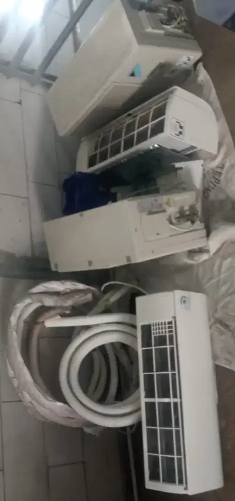 Jual ac daikin 2 set  ½ pk