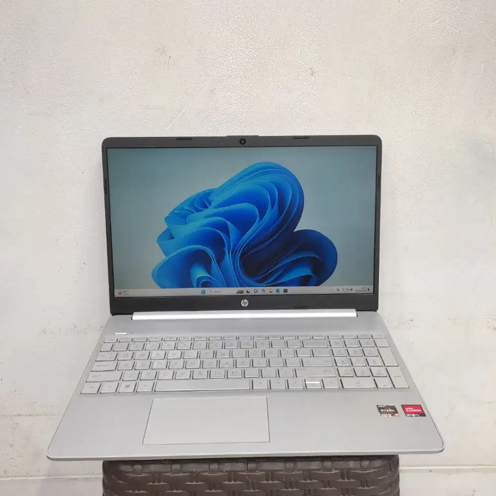 HP 15s-ef AMD RYZEN 5-5500U RAM 16 GB SSD 512 GB