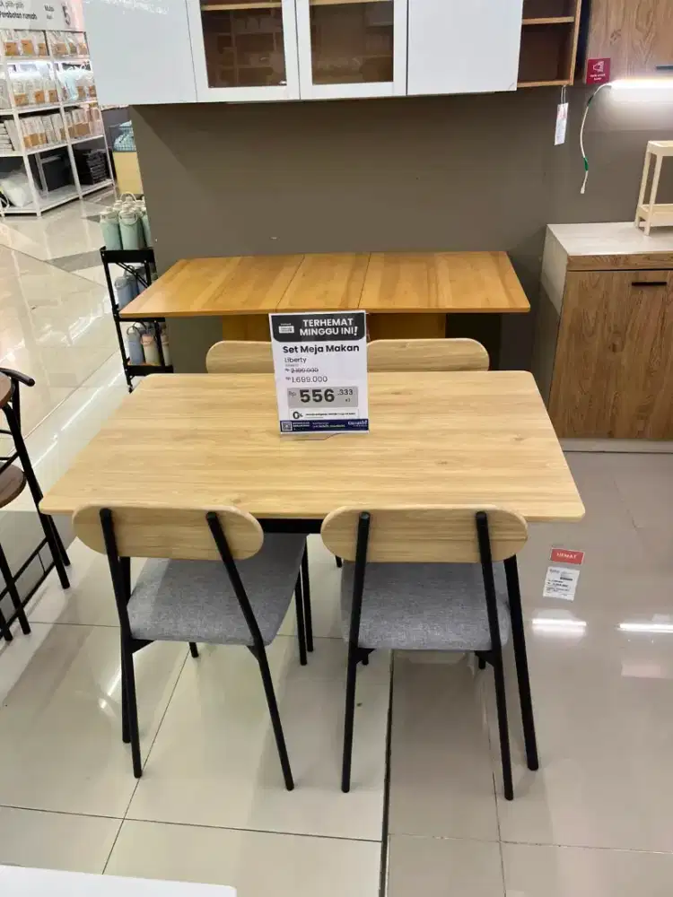 Meja makan paling populer