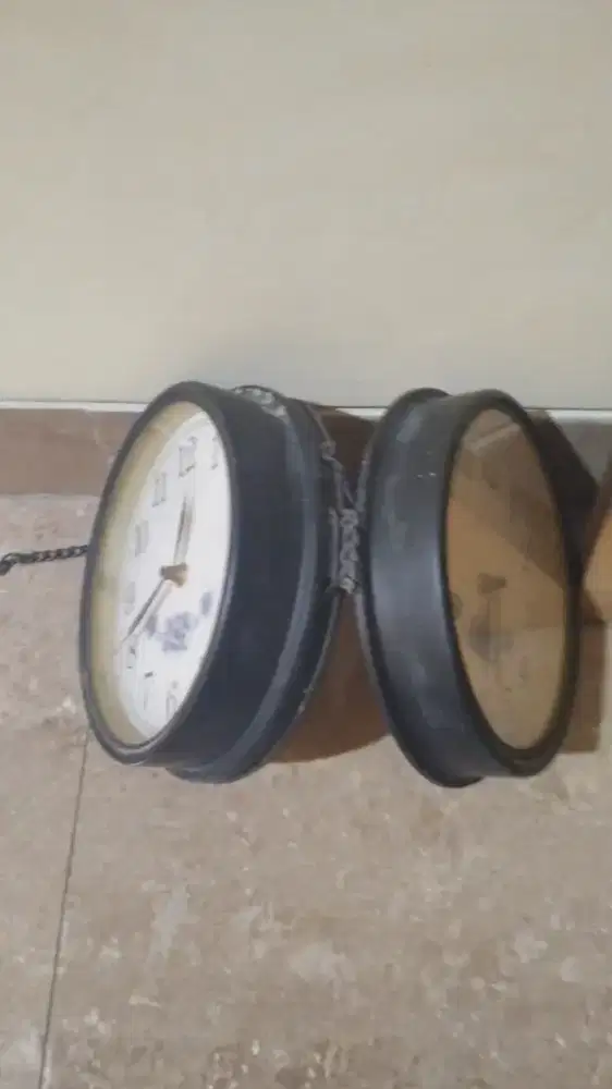 Jam Dinding Jadul model gantung