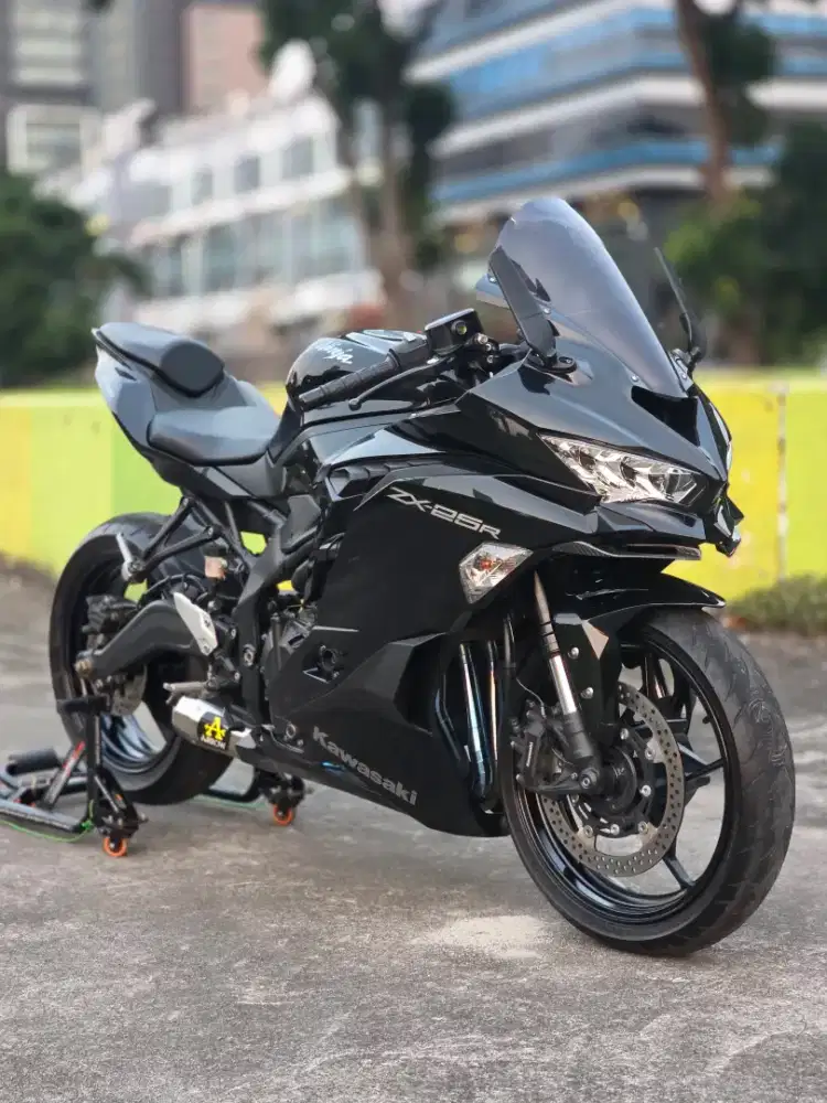 Kawasaki ZX25R NON ABS With ARROW