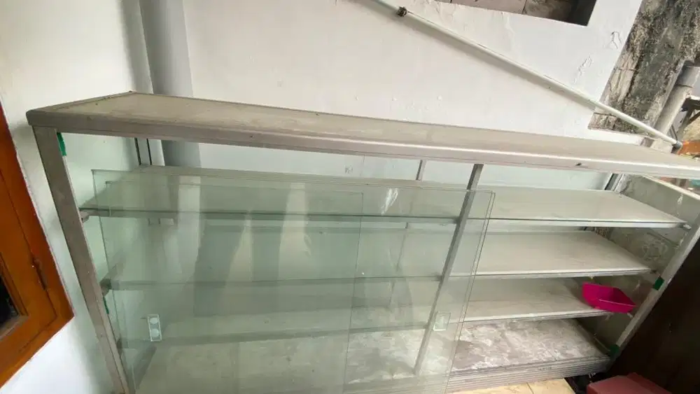 Etalase kaca 2 meter
