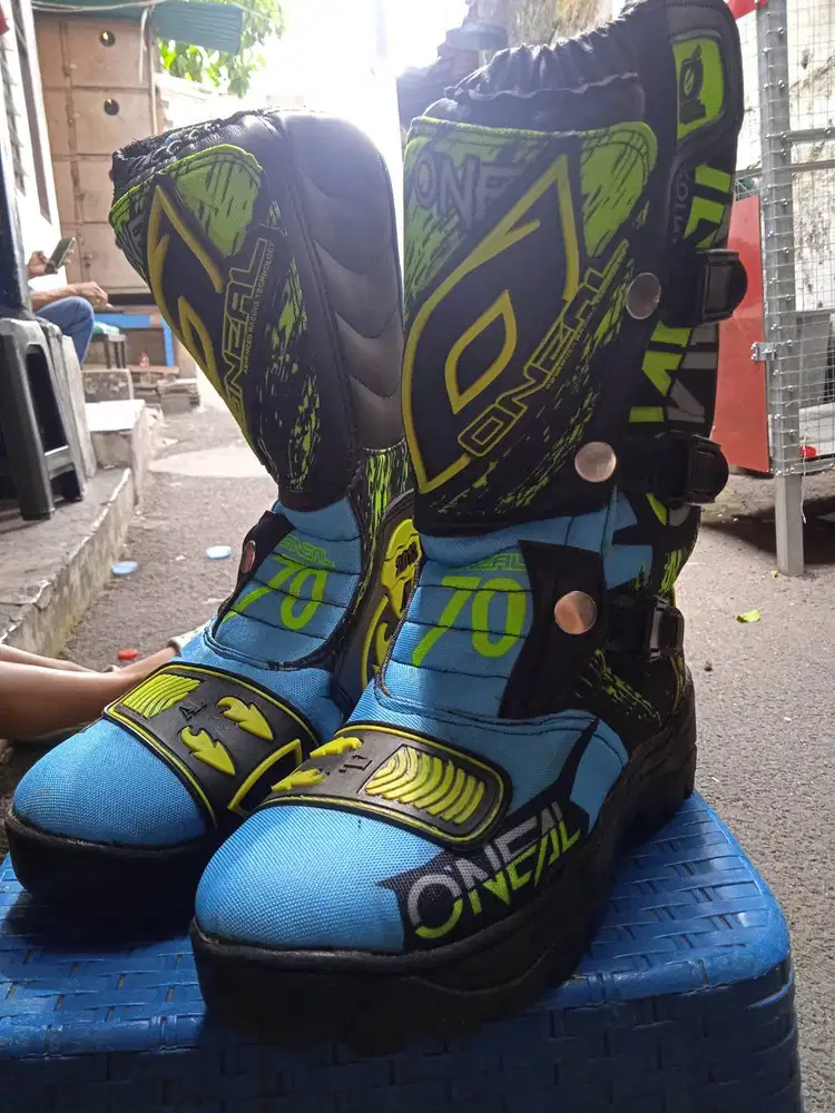 Sepatu trail croos