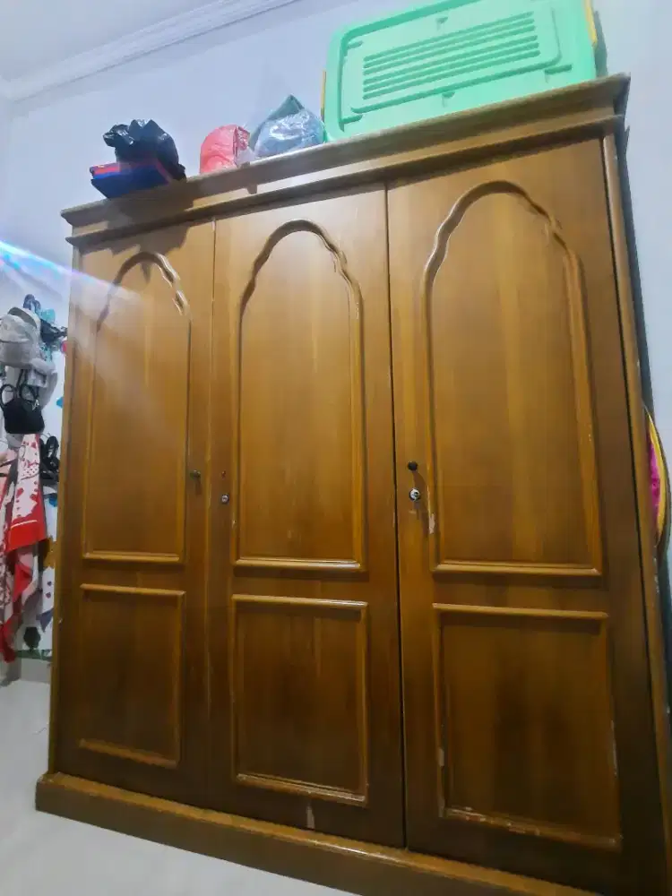 Lemari pakaian kayu 3 pintu