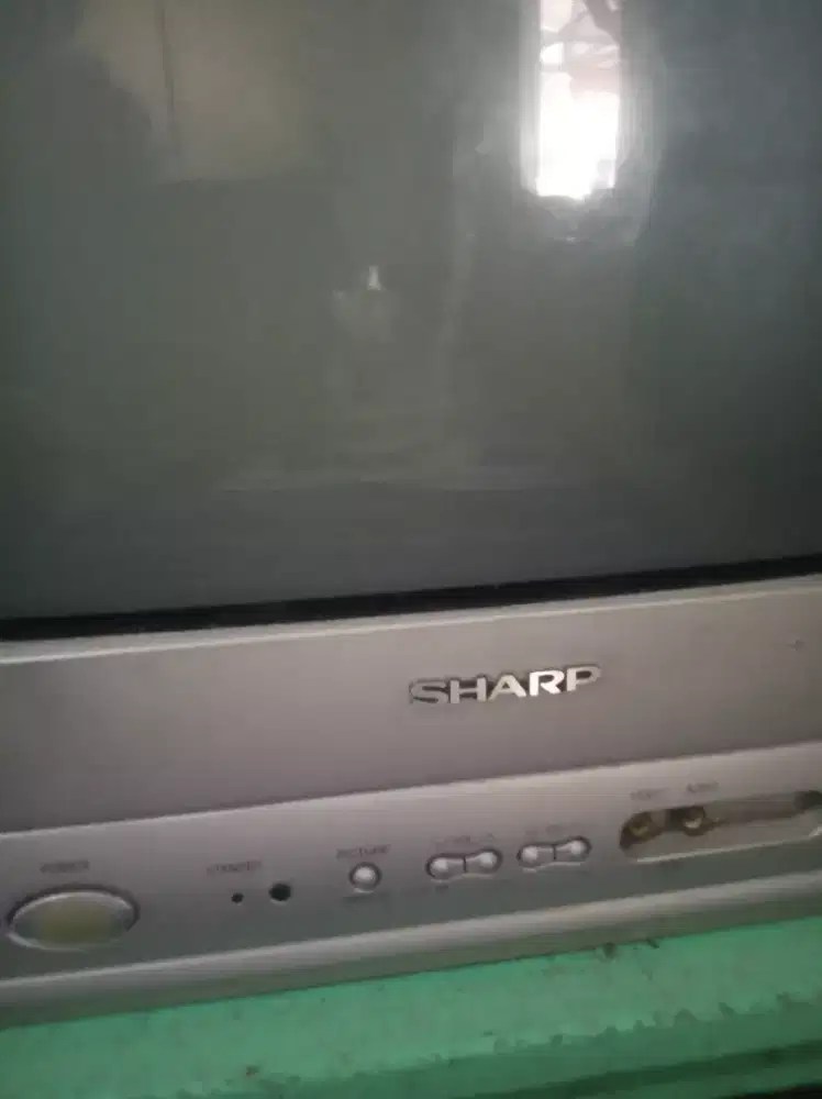 Di jual TV merk SHARP