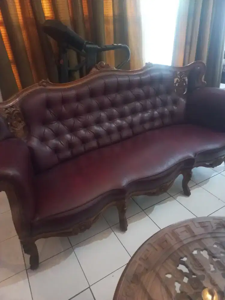 1 set kursi dan meja kayu