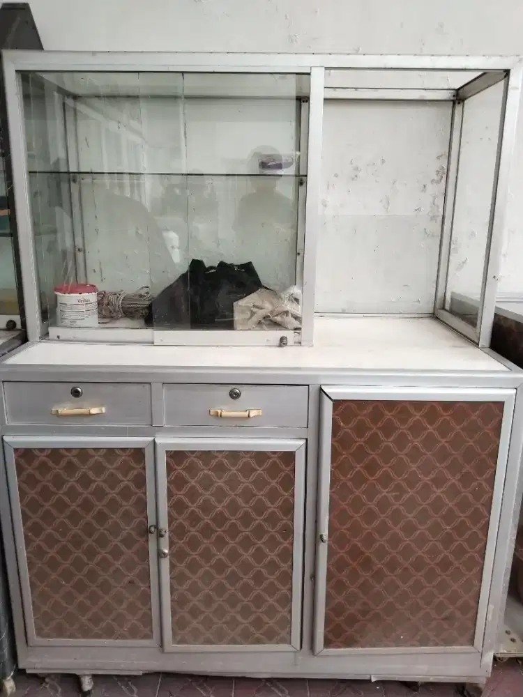 Lemari etalase jual makanan