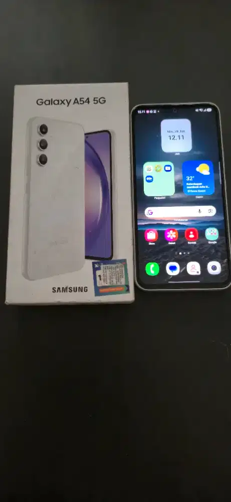Dijual hp samsung A54 8/256 gb warna putih kondisi mulus