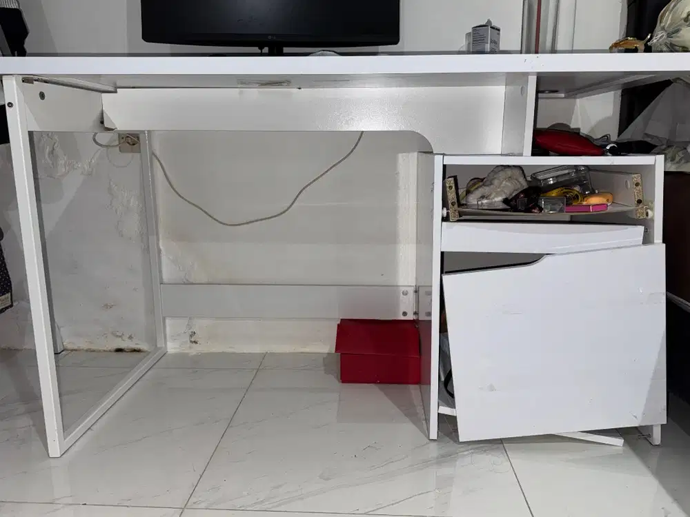 Jual Cepat Meja Kerja atau Belajar