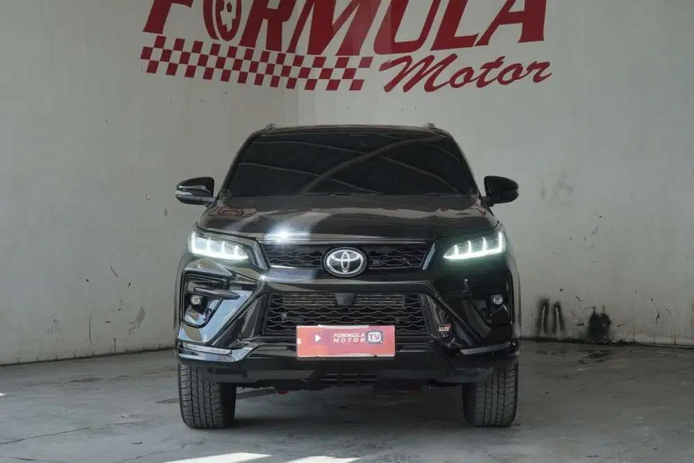 Toyota Fortuner VRZ Lagender GR 4x4 at 2025 Hitam