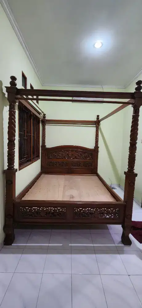Dipan Kayu Jati