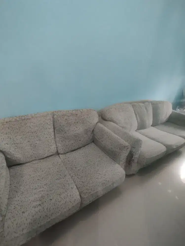2 Unit Sofa Lembut dan Empuk, 3 Seat + 2 Seat