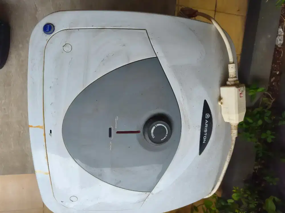 Water Heater Ariston kondisi rusak