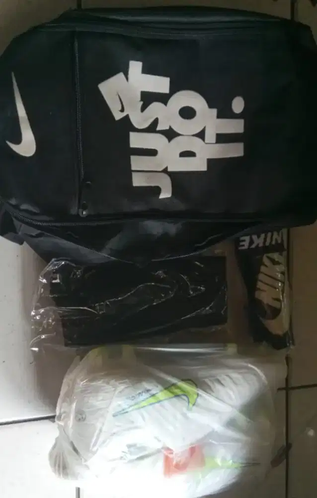 Sepatu bola size 41