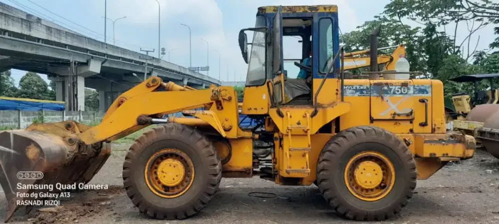 Escavator dan 11 Unit alat berat