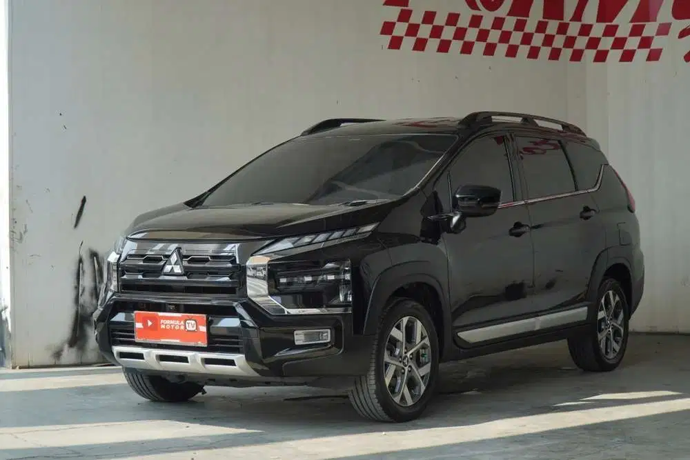 Mitsubishi Xpander cross premum At 2023 Hitam
