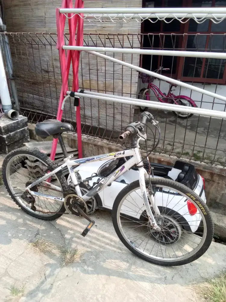 SEPEDA GUNUNG MTB PUTIH POLYGON UK 24 ANAK KONDISI MINUS BACA DESKRIPS