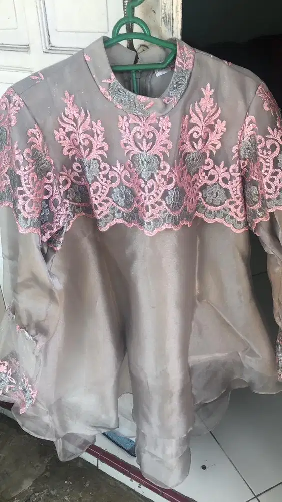 Baju pesta warna abu pink