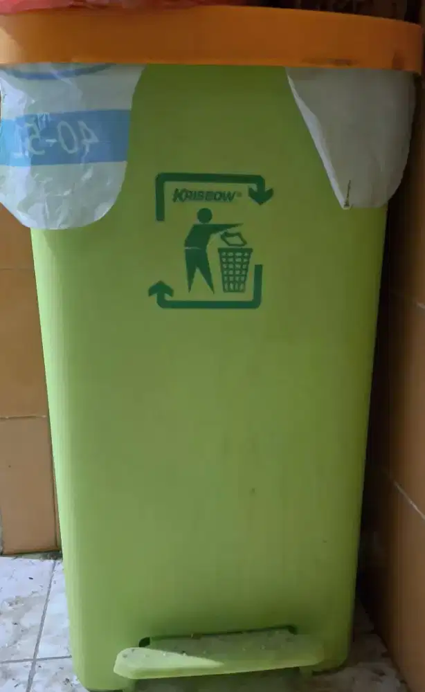 Tempat sampah krisbow