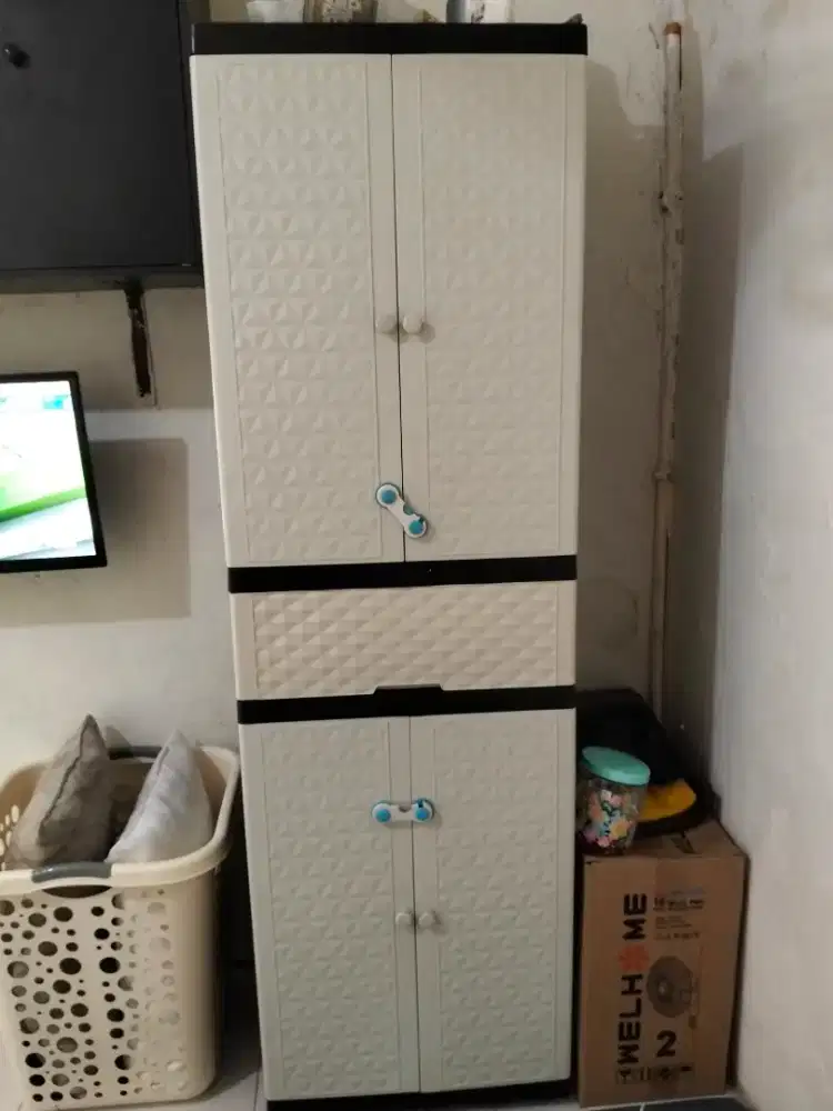 LEMARI PLASTIK ALMIRA