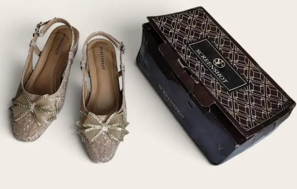 Sepatu wisuda / pesta gold