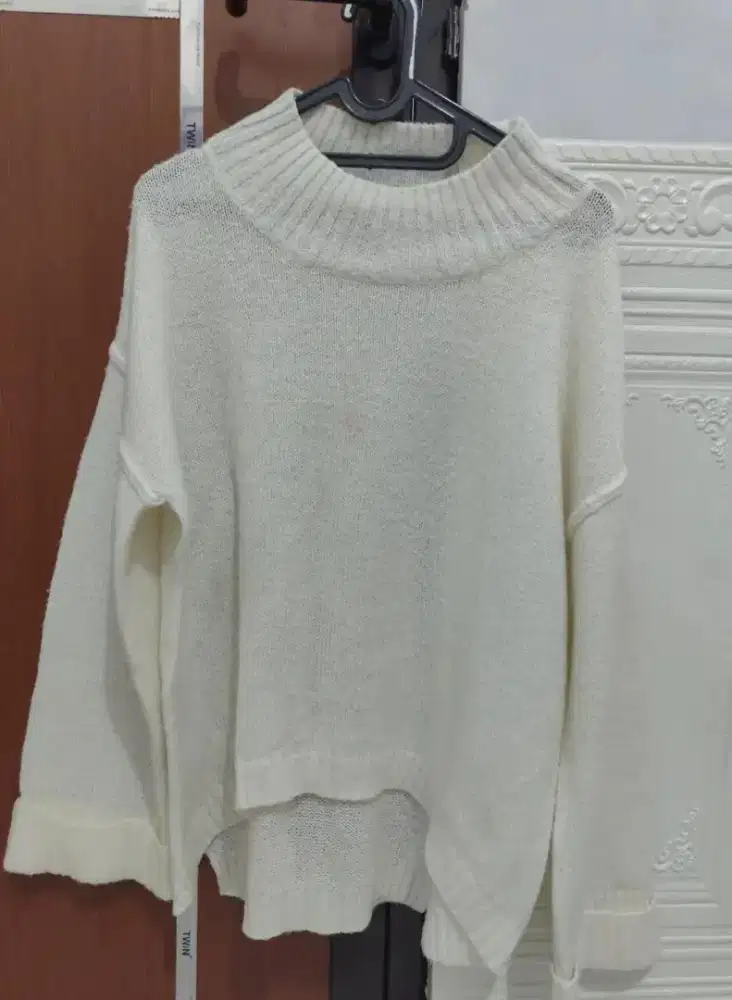 Sweater Rajut Putih Wanita Preloved