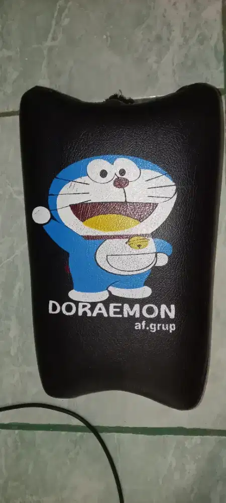 Alas duduk di motor