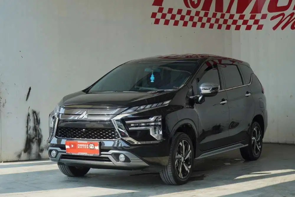Mitsubishi Xpander ultimate at 2024 Hitam