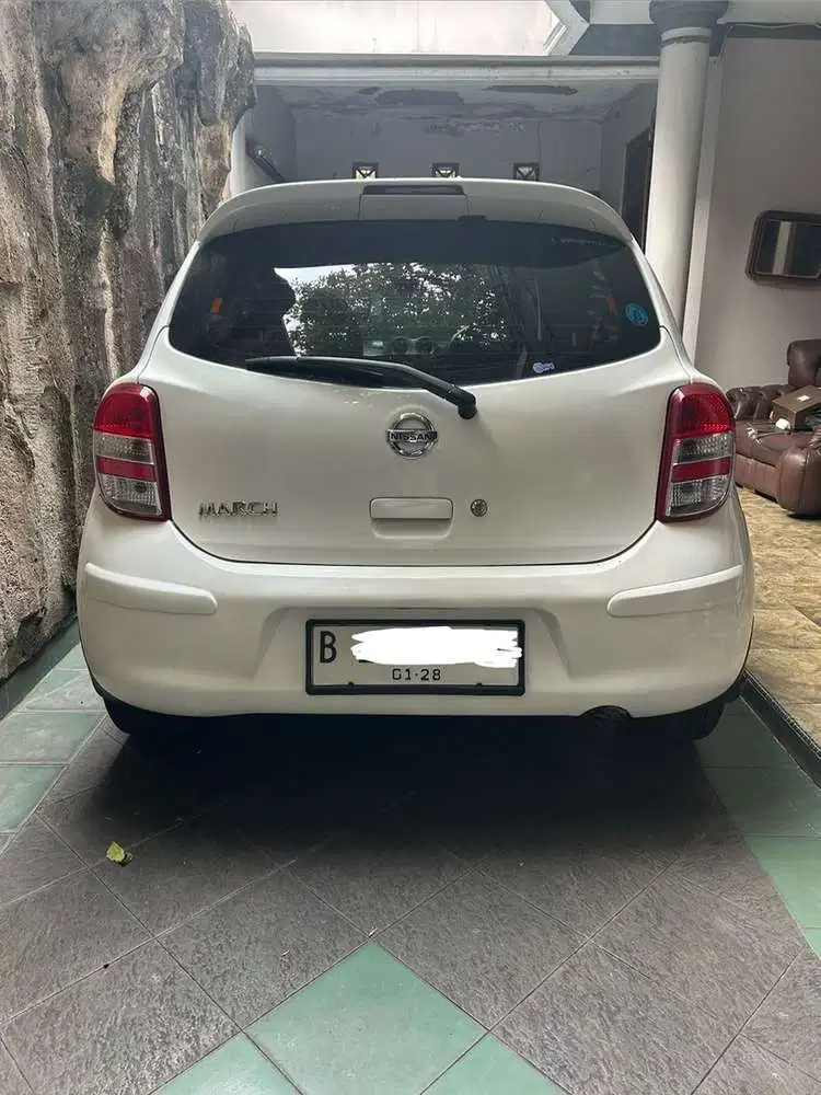 Nissan March Matic 2012 Putih Low Kilometer