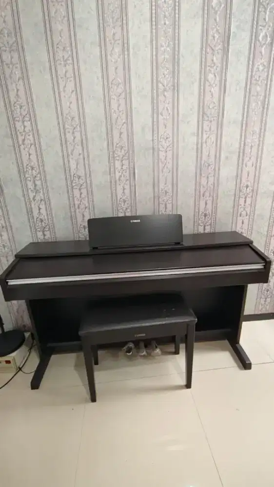 Piano Yamaha ARIUS YDP 142