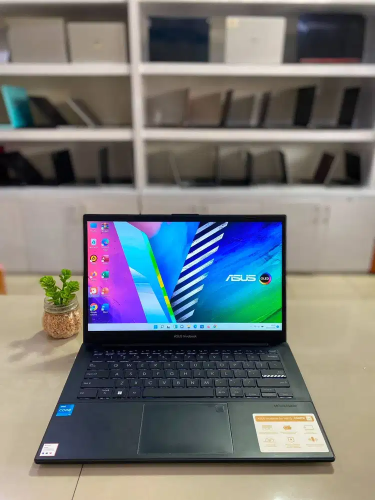 ASUS VIVOBOOK E1404G 	INTEL CORE I3-N305 RAM 8 GB SSD 512 GB INTEL UHD