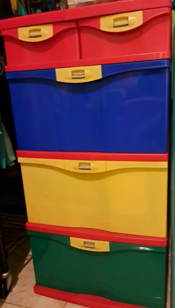 Lemari laci plastik