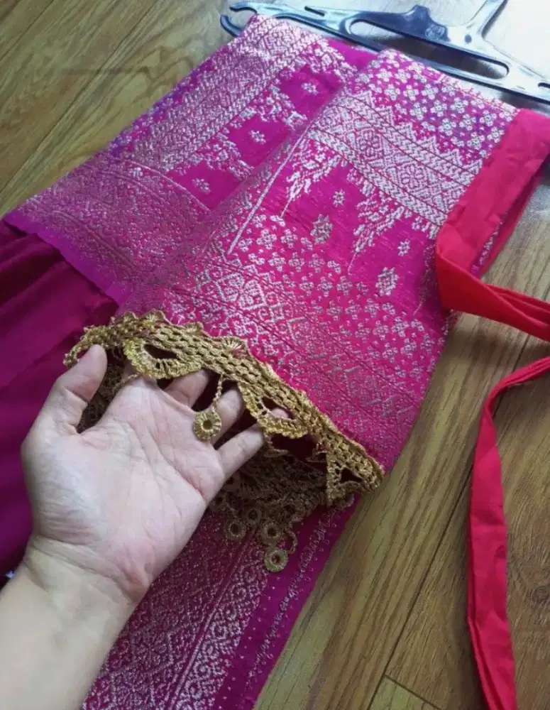 Dijual songket asli palembang 1 set Dengan selendangnya bahan cakep