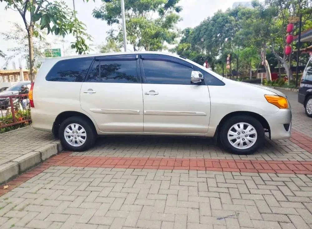 Toyota Kijang Innova 2012 Bensin