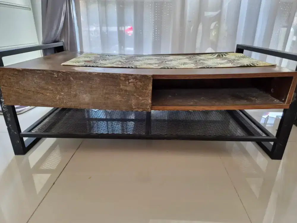 Meja Ruang Tamu Bekas