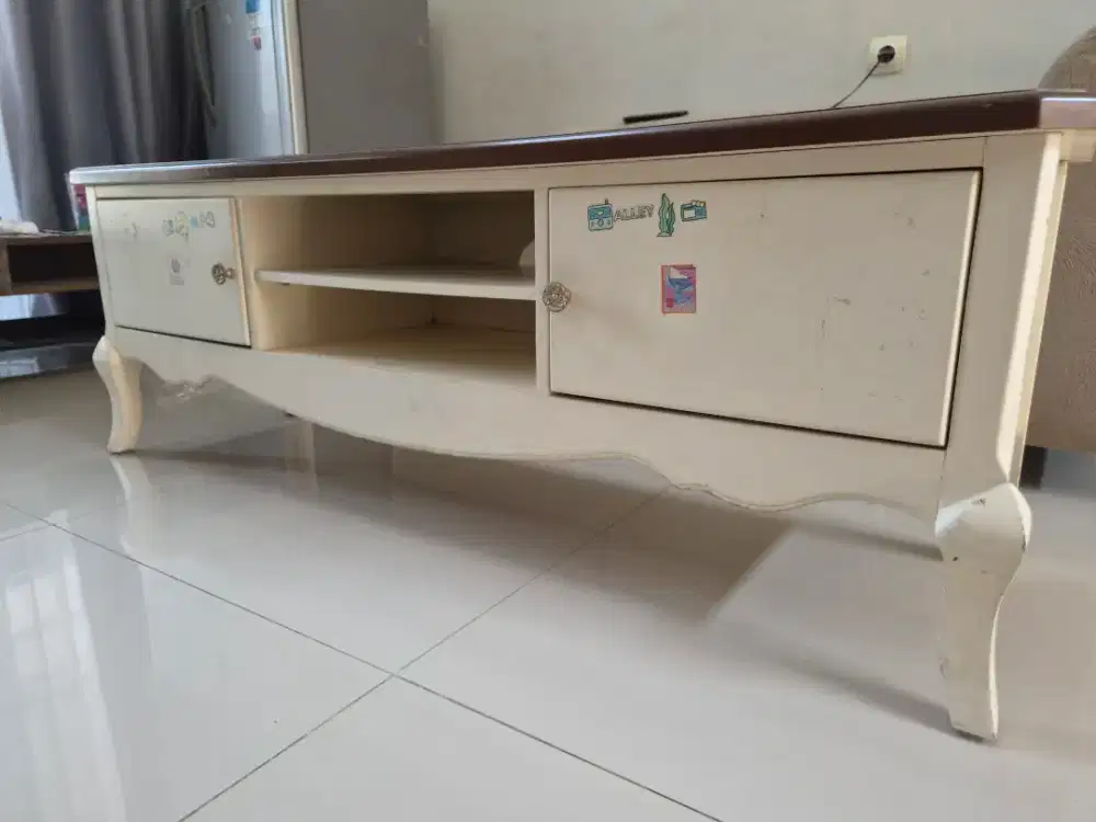 Meja TV Bekas IFURNHOLIC