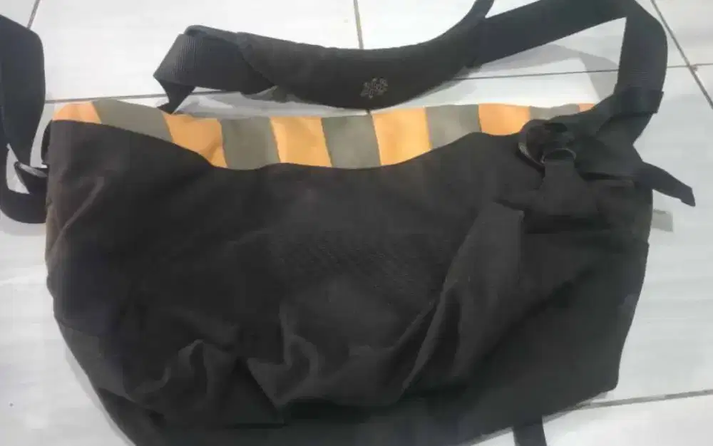 Sling bag merk crumpler all varian