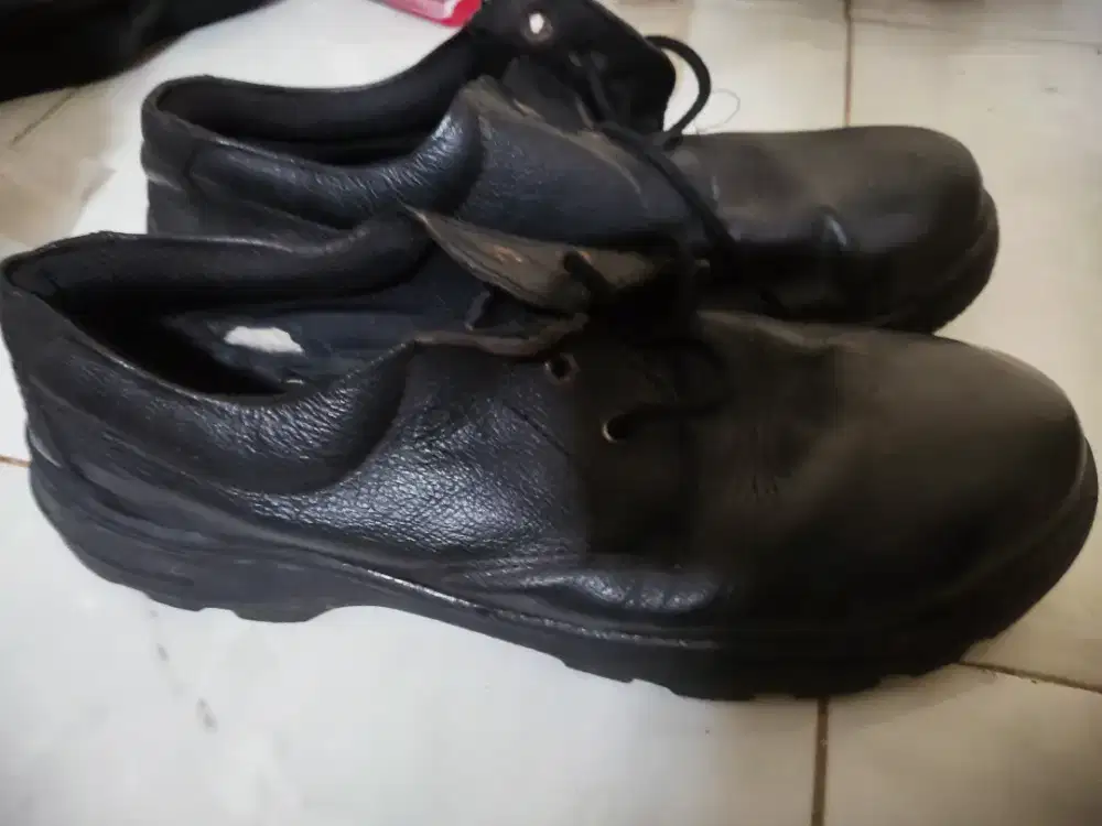 Misi Mau Jual Sepatu Safty lapis besi Merk King Arthur Ukuran 42