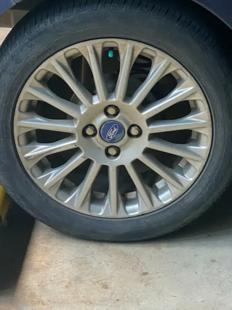 Dijual velg oem ford fiesta