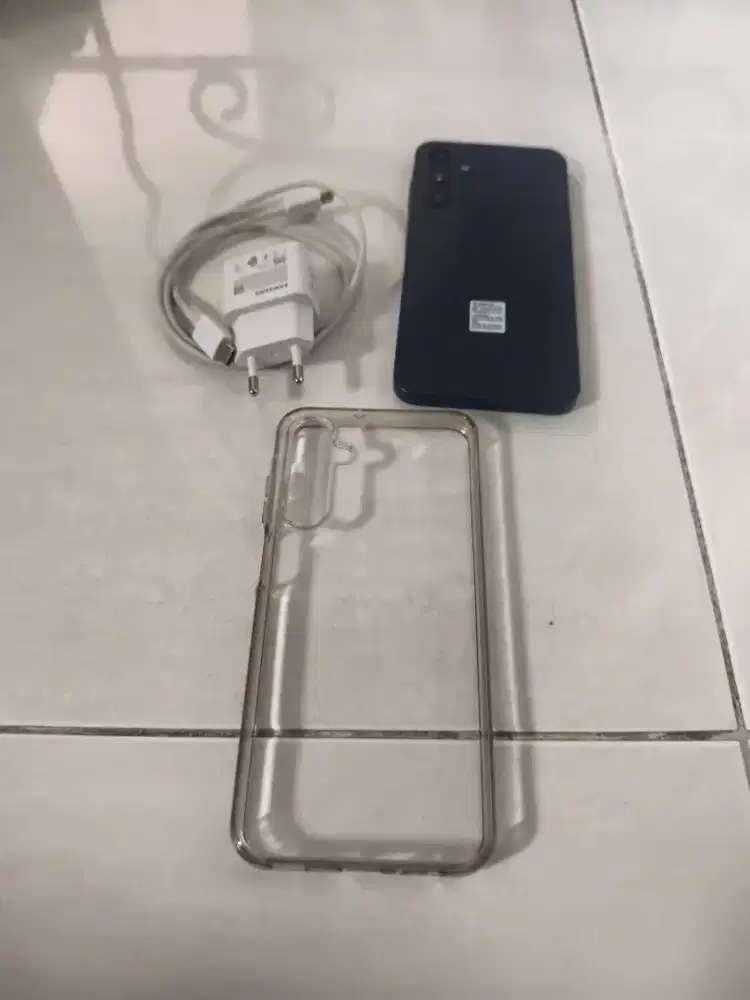 Samsung a25 5G 8/256 hp charger sein