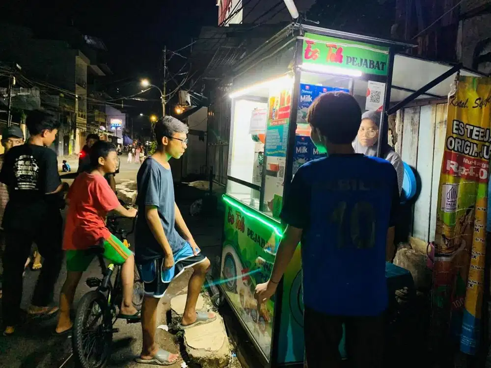 LOWONGAN KERJA JAGA STAND ES TEH SOLO