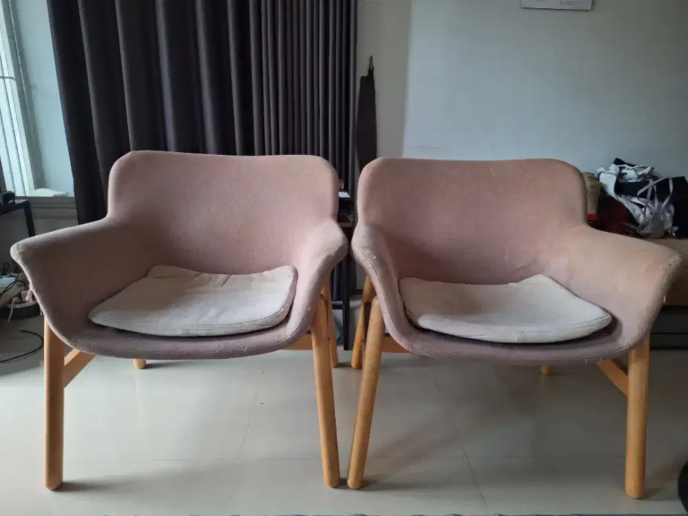 2 kursi pink IKEA