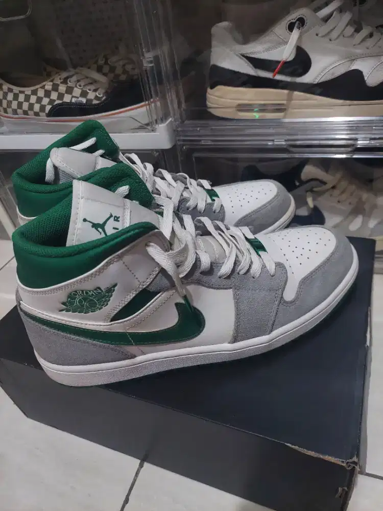 Nike air jordan mid pine green smoke grey