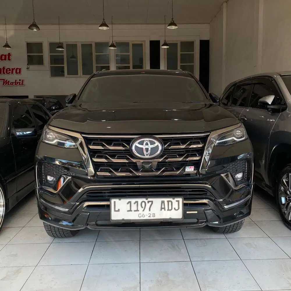 Toyota Fortuner GR sport 2.8 4x2 AT 2023 km rendah